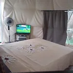 Podere Kiri Dome Experience אוהל מפואר *